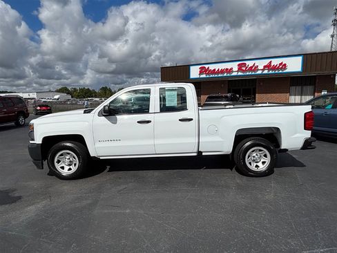 Used 2017 Chevrolet Silverado 1500 W/T w/ Trailering Package image 2