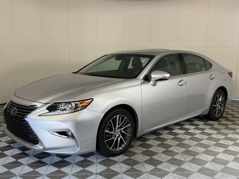 Used 2016 Lexus ES 350 w/ Luxury Package w/Wood Trim FWD image 2