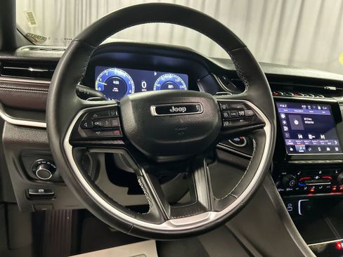 Used 2024 Jeep Grand Cherokee Altitude image 15