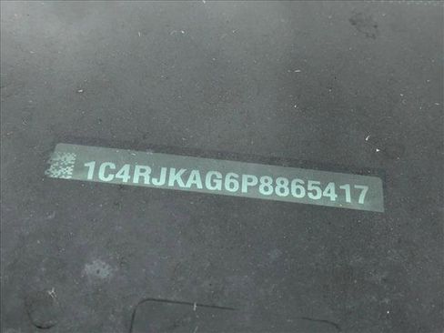 Used 2023 Jeep Grand Cherokee L Laredo image 24