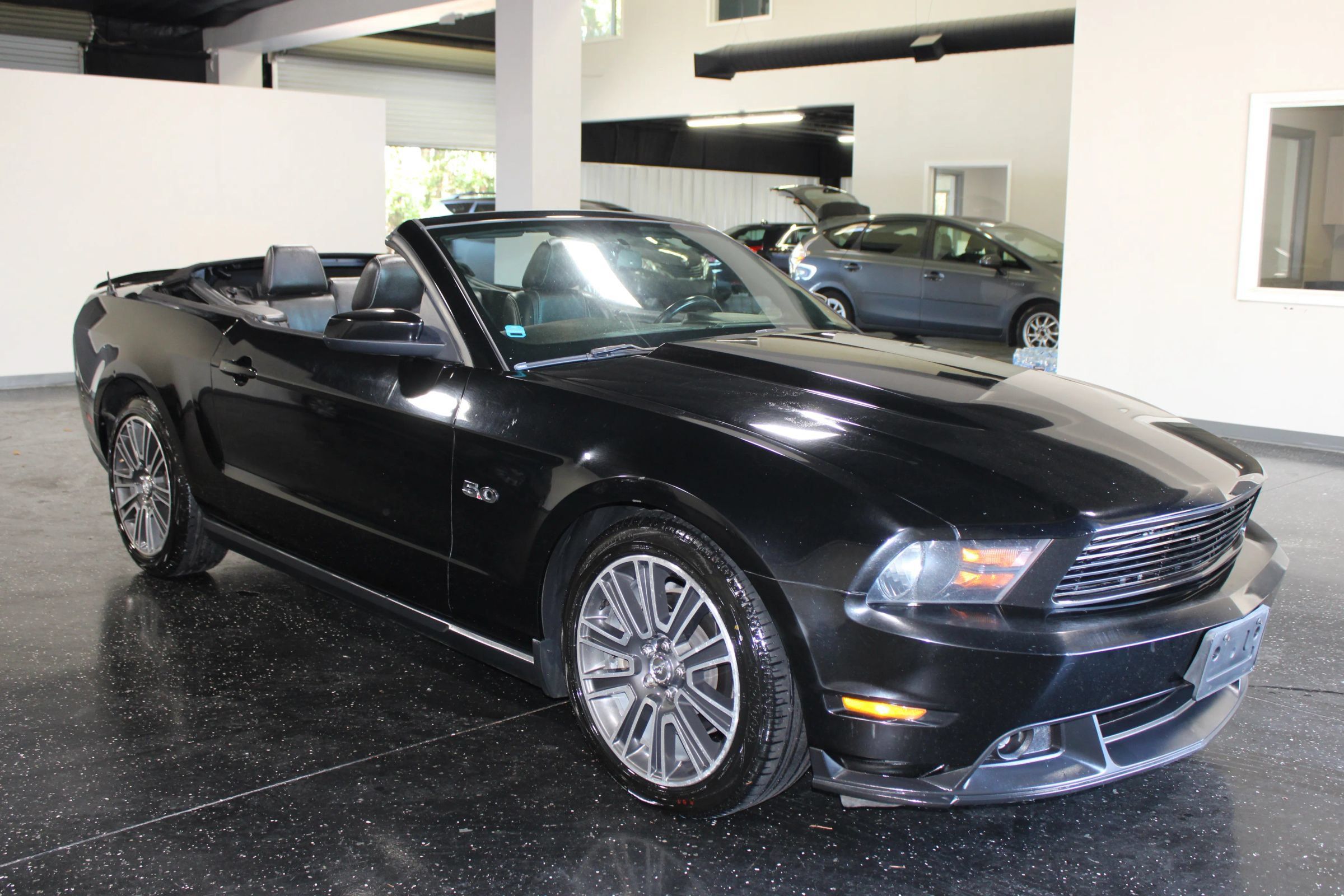 Used 2011 Ford Mustang GT Premium w/ Comfort Pkg RWD image 30