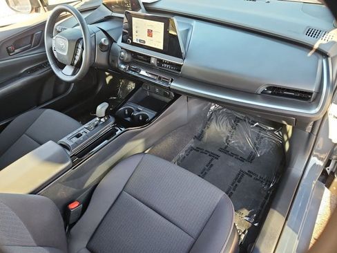 Used 2026 Toyota Prius LE FWD image 27