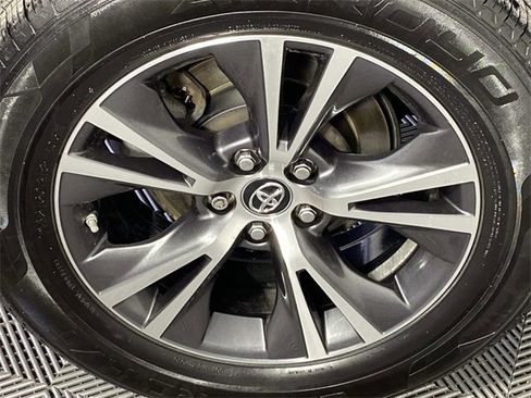 Used 2018 Toyota Highlander Plus image 29