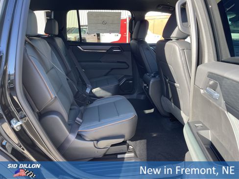 New 2026 GMC Acadia AT4 w/ LPO, All-Weather Package AWD/4WD image 11