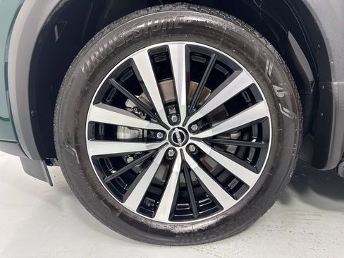 Used 2025 Nissan Pathfinder Platinum image 11