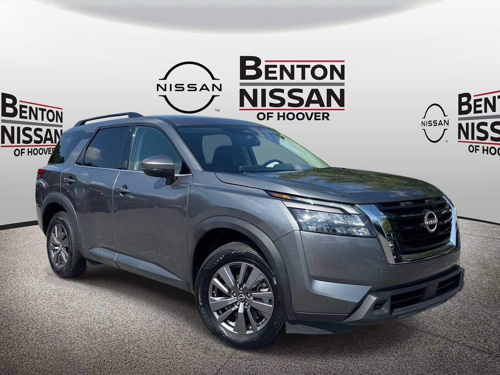 Used 2025 Nissan Pathfinder SV FWD image 1