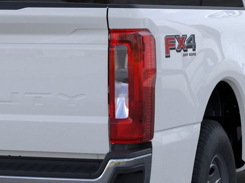 New 2025 Ford F250 XL w/ FX4 Off-Road Package AWD/4WD image 43