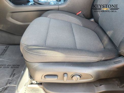 Used 2023 Chevrolet Traverse LT image 25