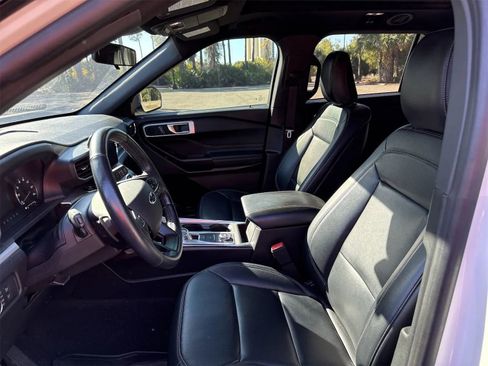 Used 2020 Ford Explorer XLT w/ Equipment Group 202A image 2