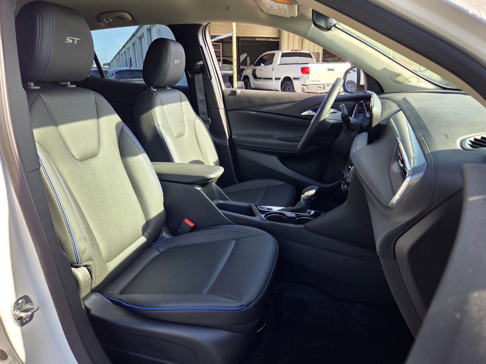 Used 2026 Buick Encore GX Sport Touring w/ Advanced Technology Package FWD image 17