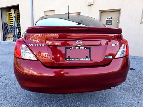 Used 2013 Nissan Versa SV image 10