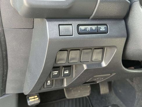Used 2023 Nissan Frontier SV AWD/4WD image 19