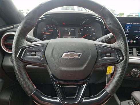 Used 2024 Chevrolet Trax RS FWD image 19