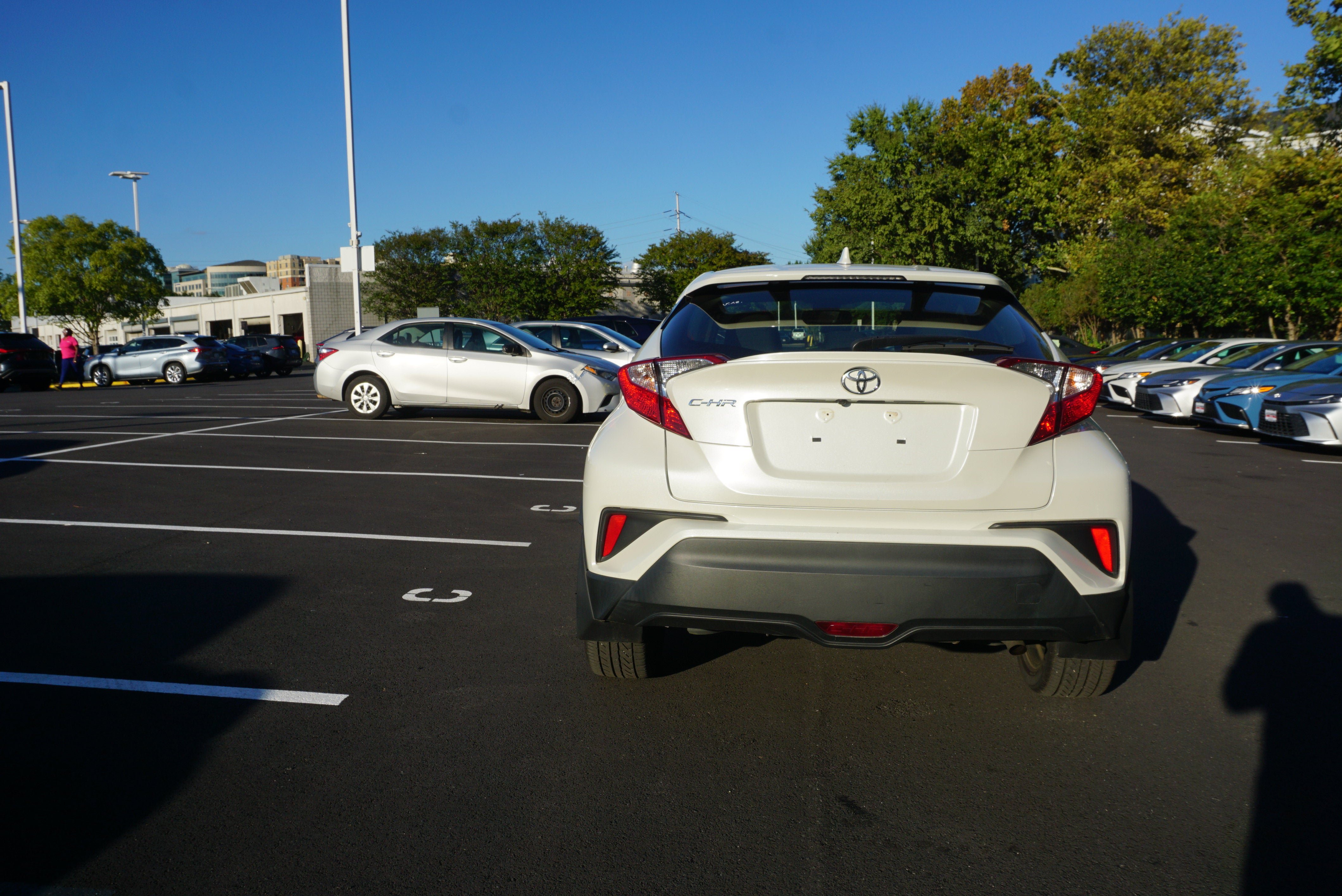 Used 2018 Toyota C-HR XLE FWD image 4