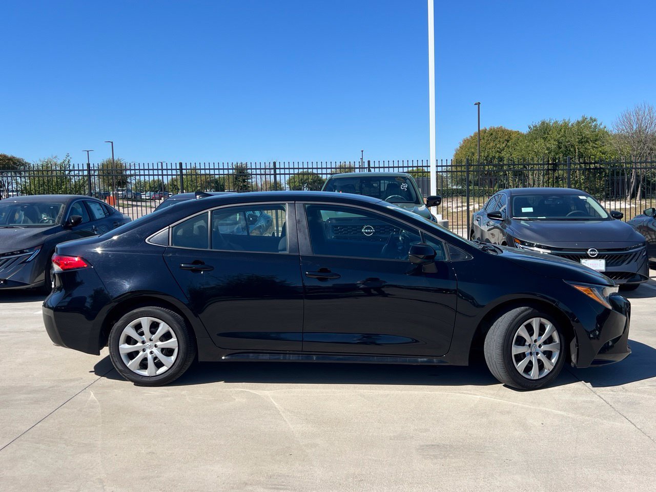 Used 2025 Toyota Corolla LE FWD image 3