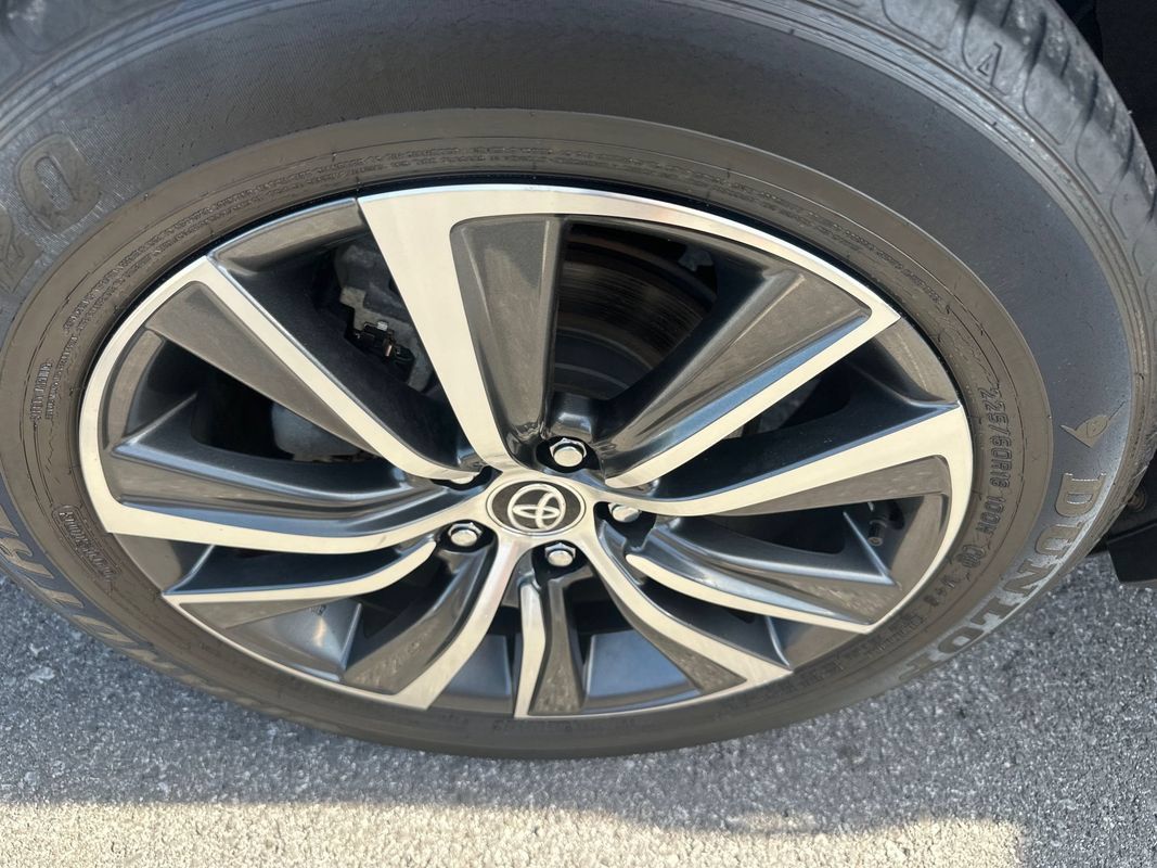 Used 2021 Toyota Venza LE AWD/4WD image 20