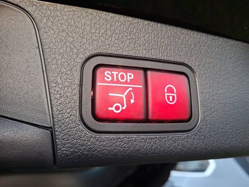 Used 2023 Mercedes-Benz GLB 250 4MATIC image 27