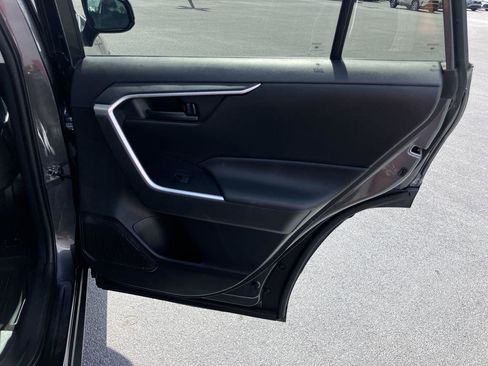 Used 2021 Toyota RAV4 LE image 28