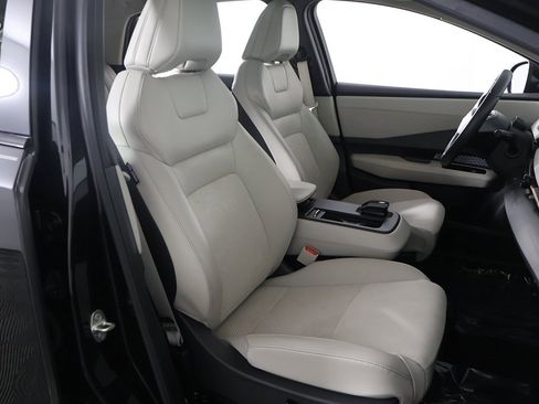 Used 2024 Nissan Ariya FWD image 33