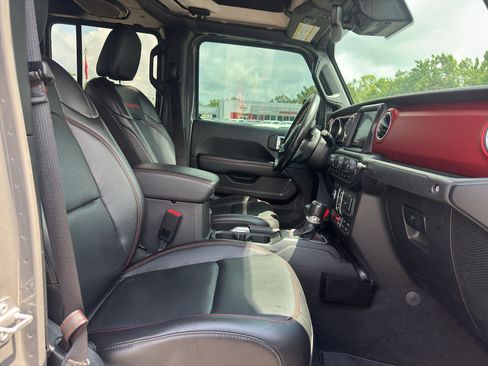 Used 2020 Jeep Gladiator Rubicon AWD/4WD image 16