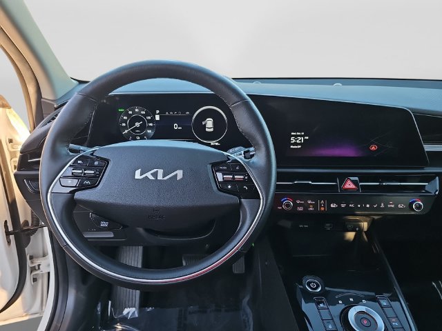 Used 2023 Kia Niro Wind w/ Wind Preserve Package FWD image 16
