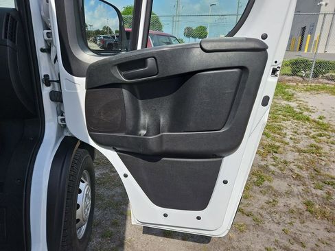 Used 2023 RAM ProMaster 2500 FWD image 11
