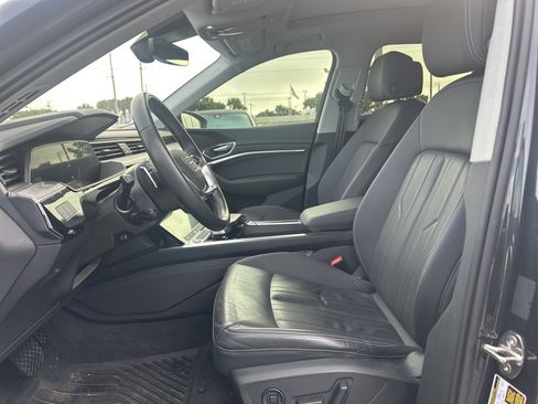 Used 2022 Audi e-tron Premium image 9
