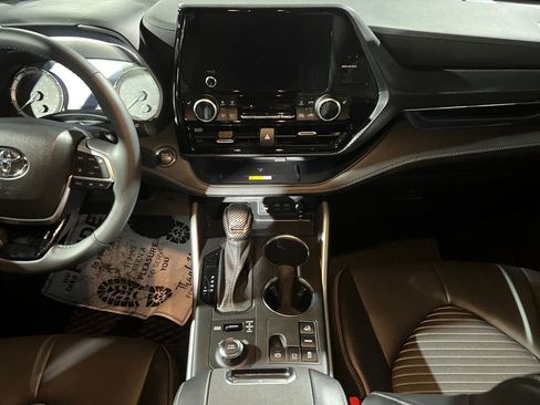 Used 2023 Toyota Highlander L image 34