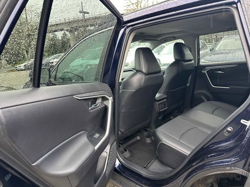 Used 2022 Toyota RAV4 XLE Premium image 16