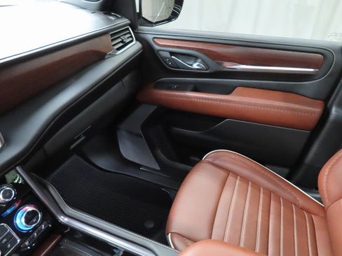 Used 2024 GMC Yukon XL Denali Ultimate image 31