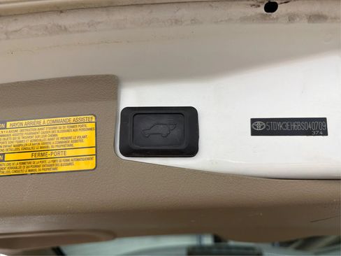 Used 2011 Toyota Highlander Limited w/ Tow Pkg FWD image 44