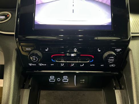 Used 2024 Jeep Grand Cherokee L Laredo image 19