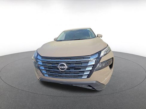 Used 2025 Nissan Rogue SV image 3