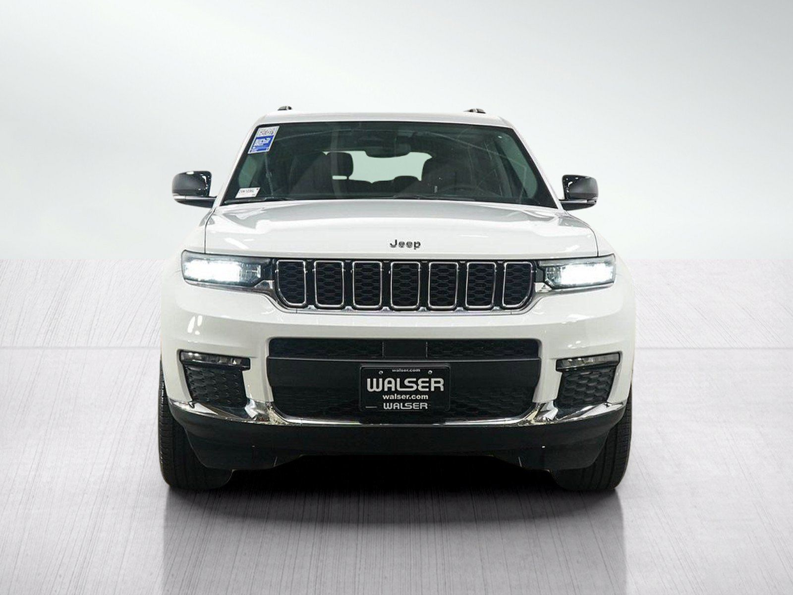 Used 2023 Jeep Grand Cherokee L Limited AWD/4WD image 9