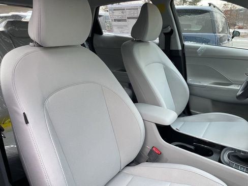 New 2026 Hyundai Kona SE image 9