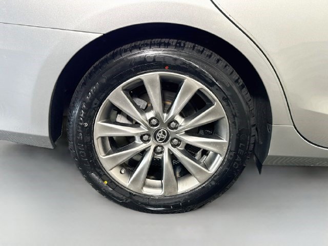 Used 2017 Toyota Camry XLE w/ Moonroof Package FWD image 32