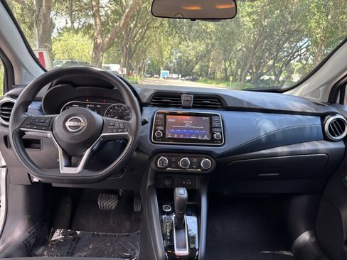Used 2025 Nissan Versa SV FWD image 31