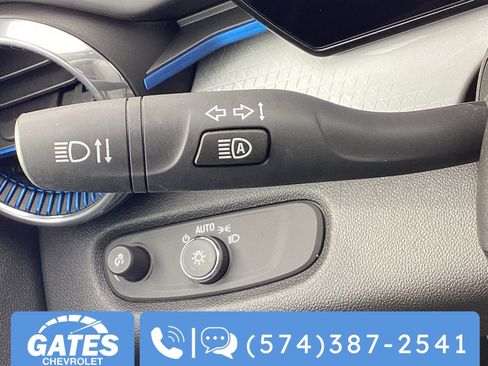 Used 2025 Chevrolet Trax LT FWD image 26