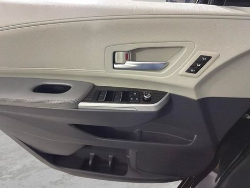 Used 2021 Toyota Sienna Limited FWD image 25
