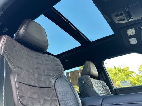 Used 2025 Nissan Armada Platinum Reserve image 16