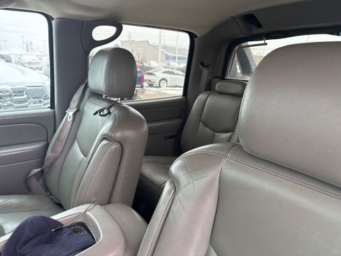 Used 2006 Chevrolet Avalanche LS image 12