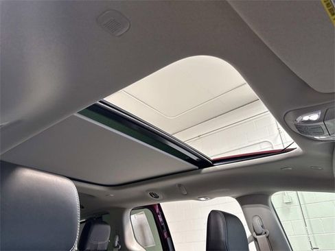 Used 2023 Chrysler Pacifica Limited image 16