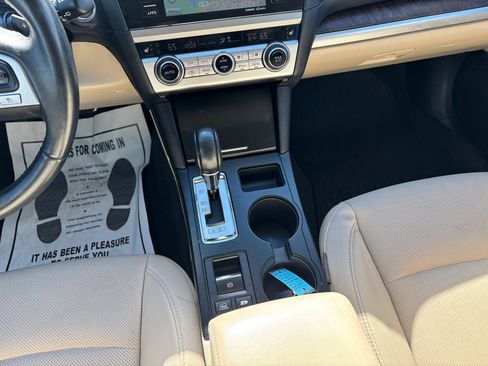 Used 2017 Subaru Outback 3.6R Limited image 17