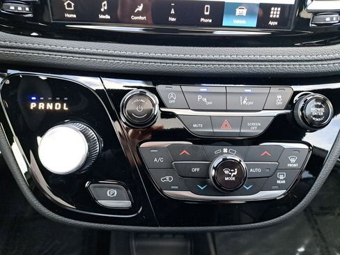 New 2026 Chrysler Pacifica Select AWD/4WD image 22