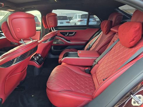 Certified 2022 Mercedes-Benz S 580 4MATIC Sedan w/ AMG Line Package image 17