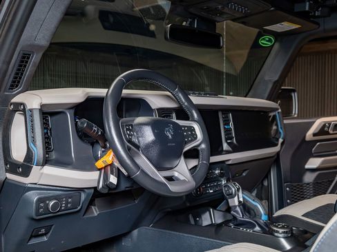 Used 2022 Ford Bronco Wildtrak image 16