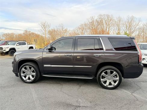 Used 2017 Cadillac Escalade Luxury AWD/4WD image 8