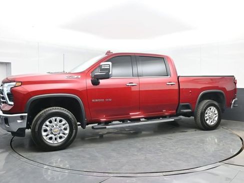 Used 2025 Chevrolet Silverado 2500 LTZ w/ LTZ Convenience Package AWD/4WD image 11