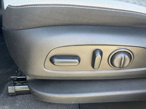 Used 2023 Chevrolet Equinox LT AWD/4WD image 12