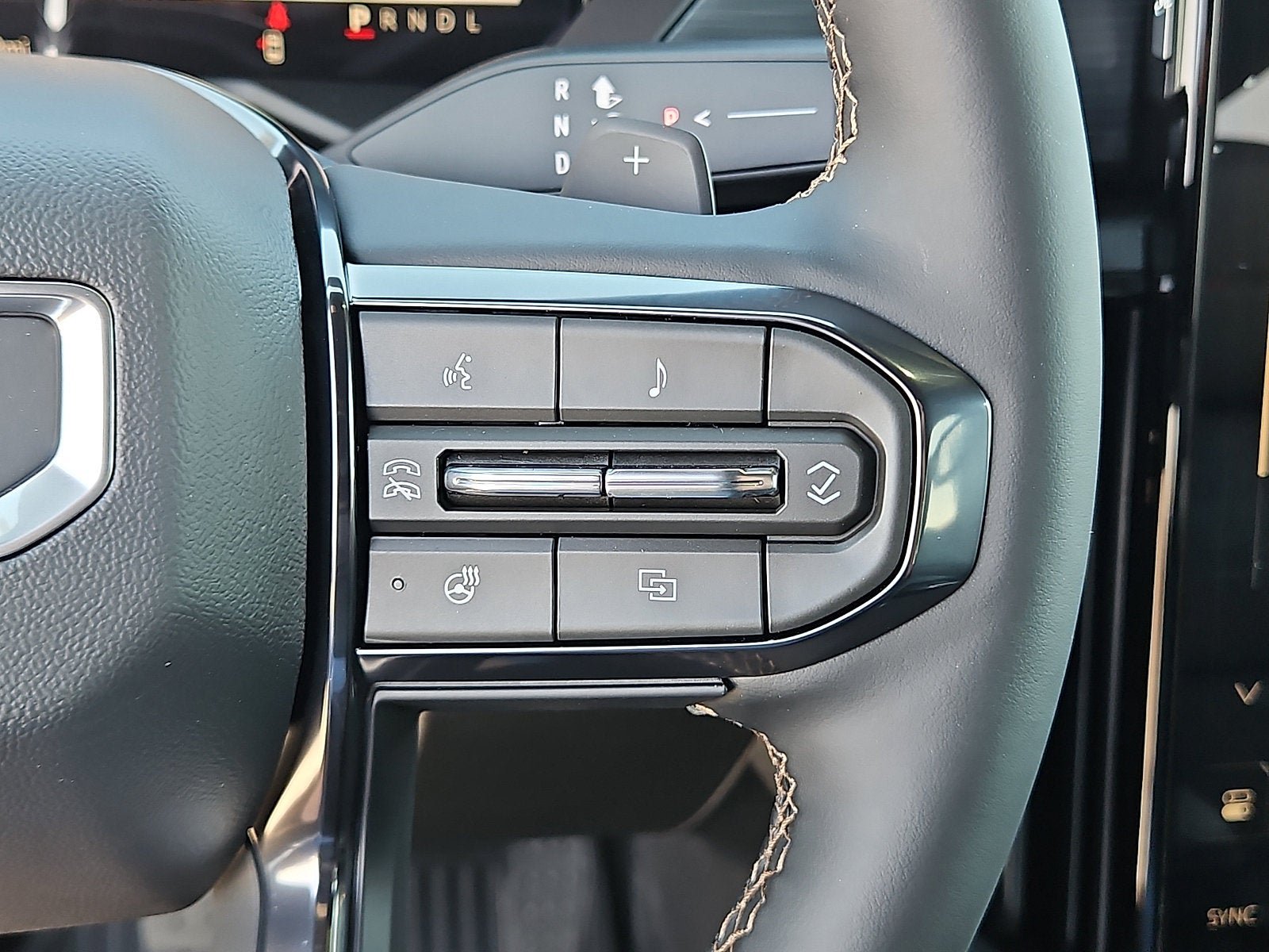 New 2026 GMC Acadia AT4 w/ LPO, Floor Liner Package AWD/4WD image 18